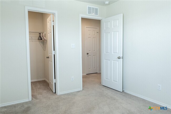 Building Photo - 804 Sweetgrass