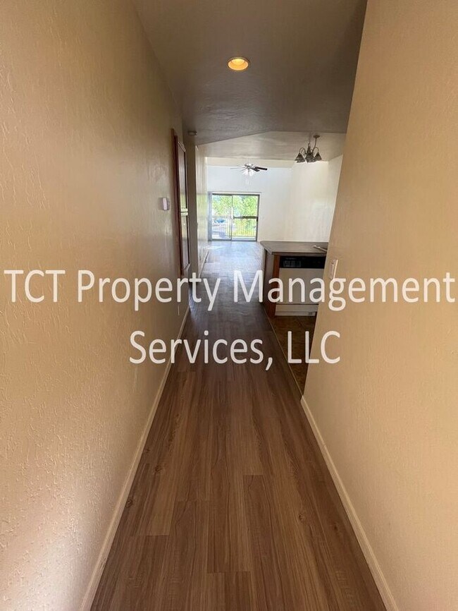 Building Photo - Two Bedroom Condo in Mesa!