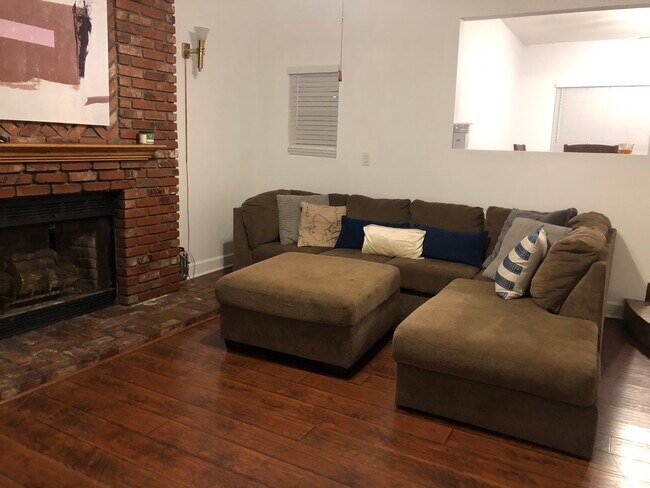 Building Photo - 14331 Cedarwood St