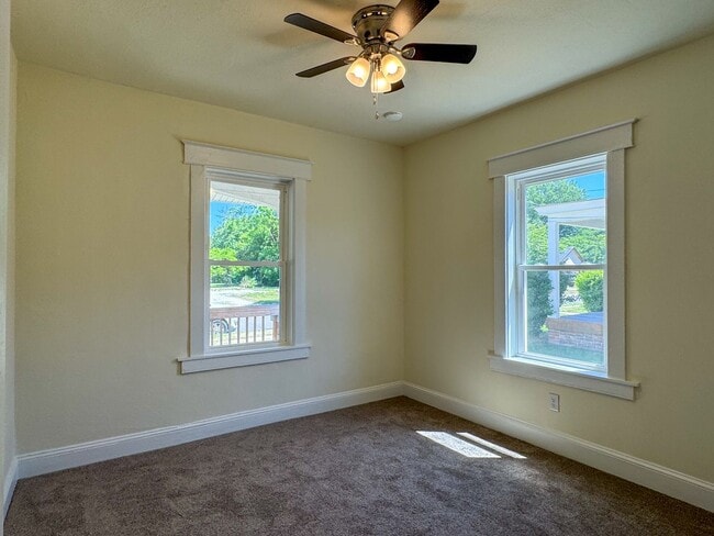 Building Photo - 1014 Hamilton Ave