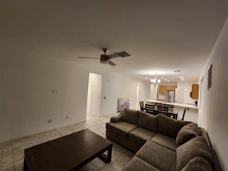 Building Photo - 8948 W Colter St