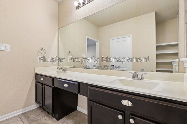 Building Photo - 1807 Golden Maple