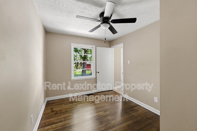 Building Photo - 141 Zandale Dr