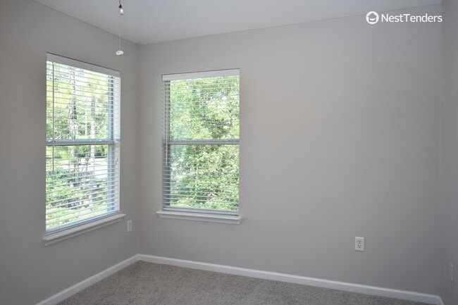 Building Photo - Three Bedroom in Cambridge at Oak Leaf Pla...