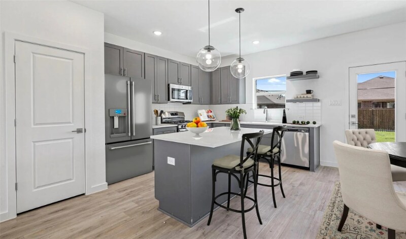 Building Photo - 2608 Ontario Dr