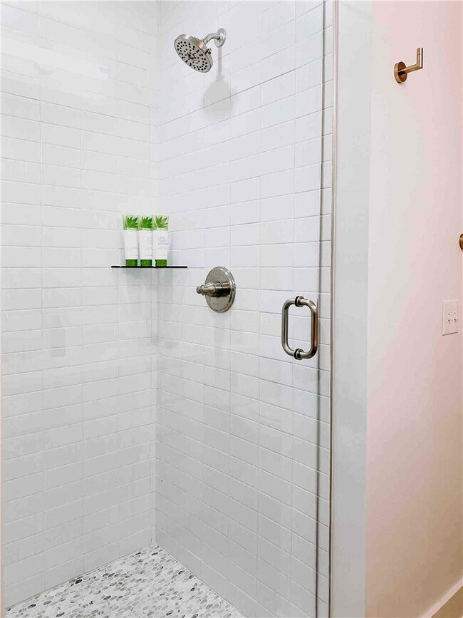 Building Photo - 306 SE G St
