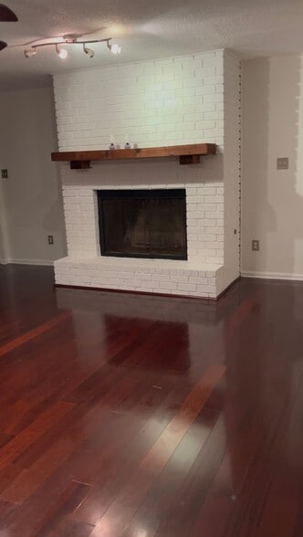 Building Photo - 7170 Wayside Dr