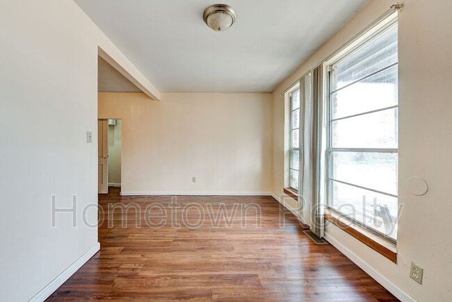 Building Photo - 2200 N St Luke Ave