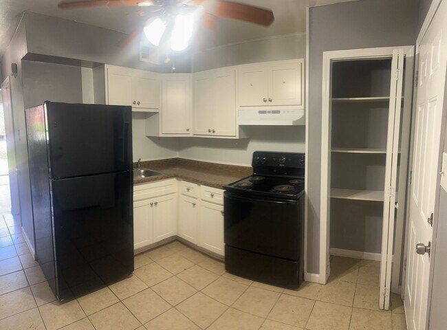 Building Photo - 1585 Leonaire Ct
