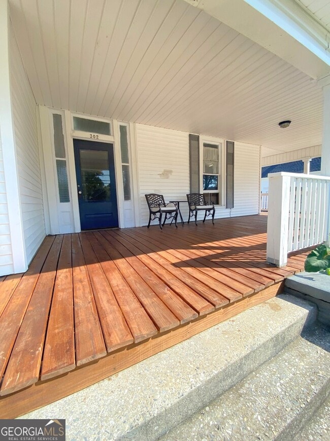 Building Photo - 302 Cedar St