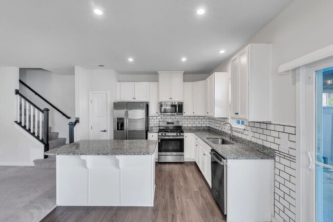 Building Photo - Beautiful 3 Bedroom, 2.5 Bathroom Townhome with 1-Car Garage $1,650/mo rent