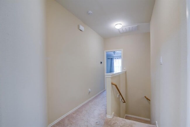 Building Photo - 6879 Dogwood Cliff Ln