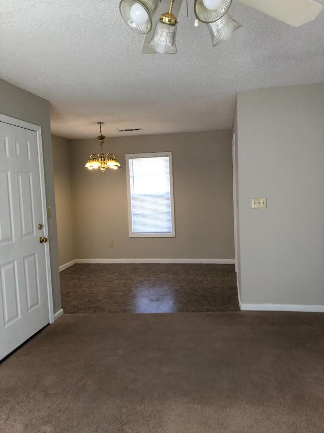 Building Photo - 106 Elm Tree Ln