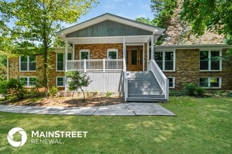 Building Photo - 2448 Kingsley Dr NE