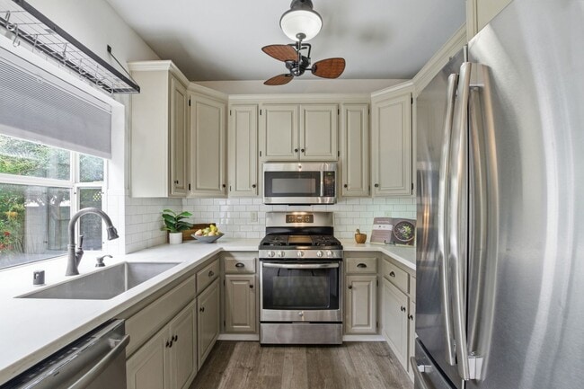 Building Photo - 62 Avalon Ct