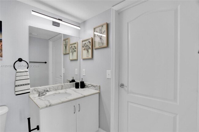 Building Photo - 1200 Brickell Bay Dr