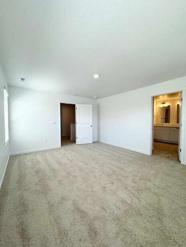 Building Photo - Built in 2024! 5 bedroom 3 Bath House in W...