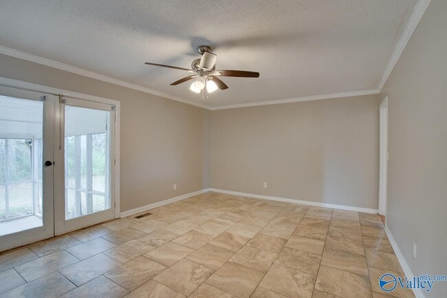 Building Photo - 2107 Edinburgh Dr SW