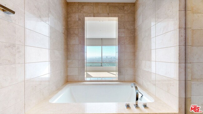 Building Photo - 900 W Olympic Blvd