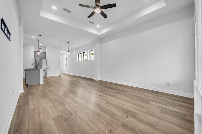 Building Photo - 1535 Park Path Dr