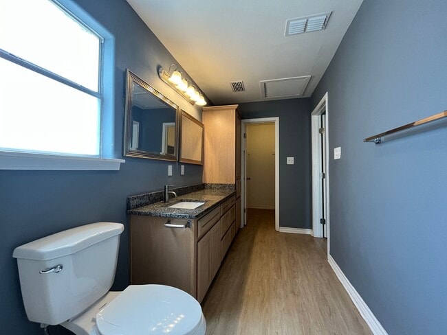 Building Photo - Ready for move in