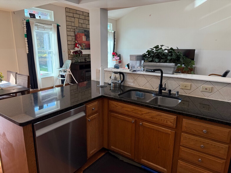 Building Photo - 2298 Maxwell Ave