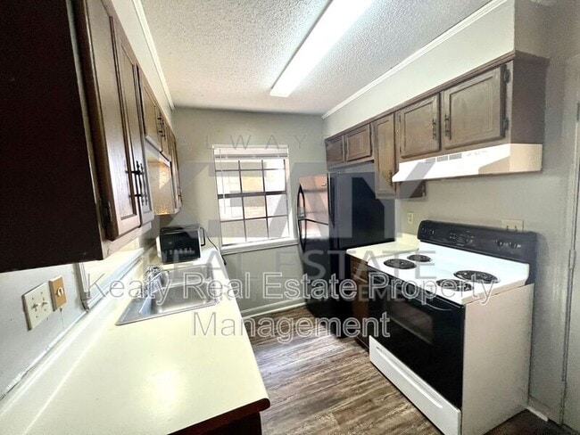 Building Photo - 402 Loire Ave