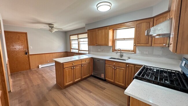 Building Photo - 5128 N Long Ave