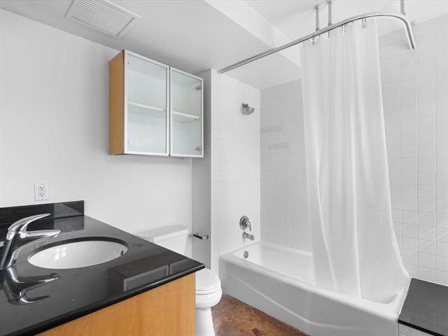 Building Photo - 329 E Colorado Blvd