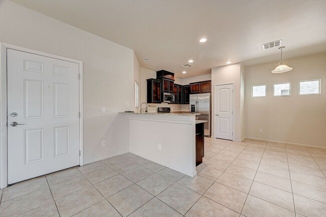 Building Photo - Adorable three bedroom in incredible SW location! Solar panels!