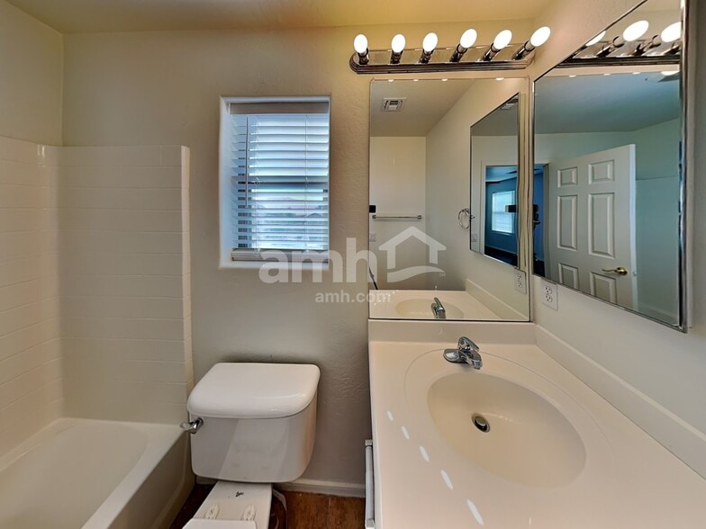 Building Photo - 14223 W Jenan Dr