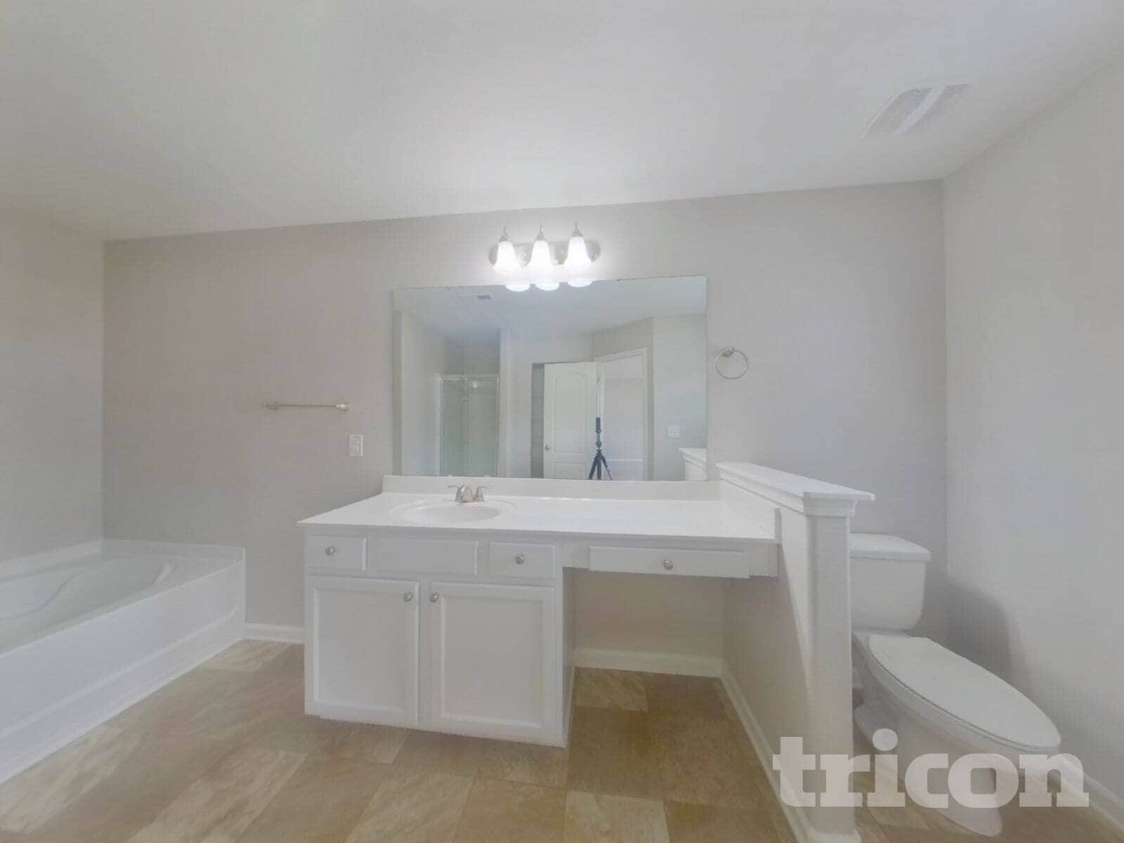 Building Photo - 1332 Waylon Ave