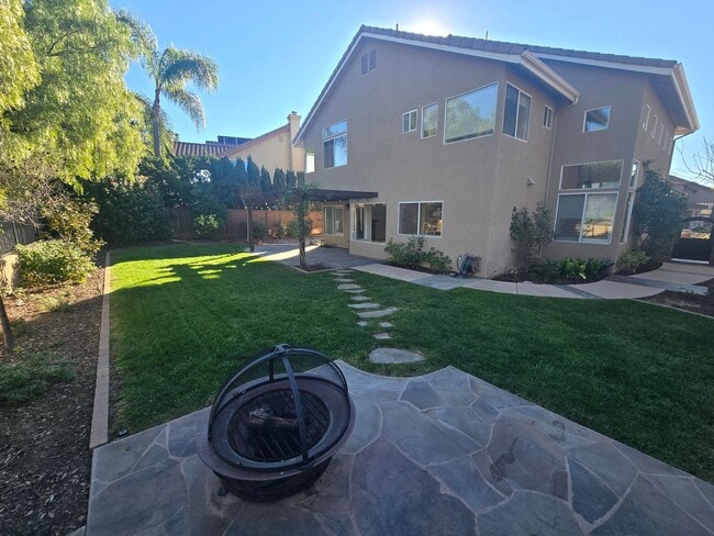 Building Photo - 4 Bedroom House in Penasquitos - 1 Bedroom/Bathroom Downstairs