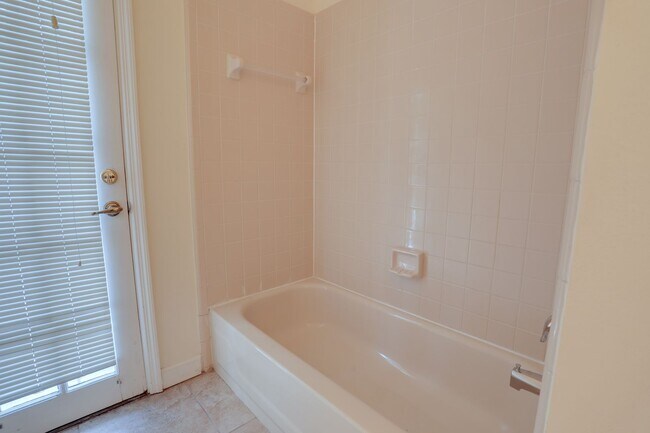 Building Photo - 5212 Abelia Dr