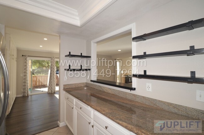 Building Photo - 3 Bedroom 2.5 Townhome A MUST SEE!!