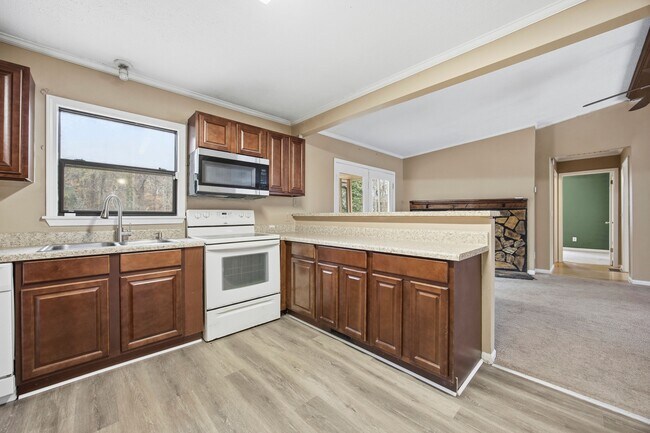 Building Photo - 4434 Janice Dr SW