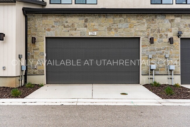 Building Photo - 1786 N 180 E