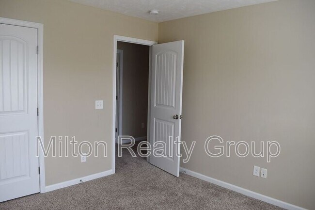 Building Photo - 38 Hanson Ct