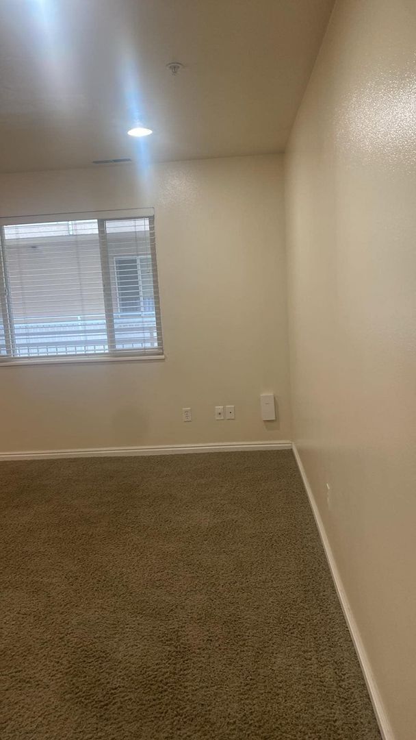 Building Photo - Great One Bedroom near Provo Rec Center, U...