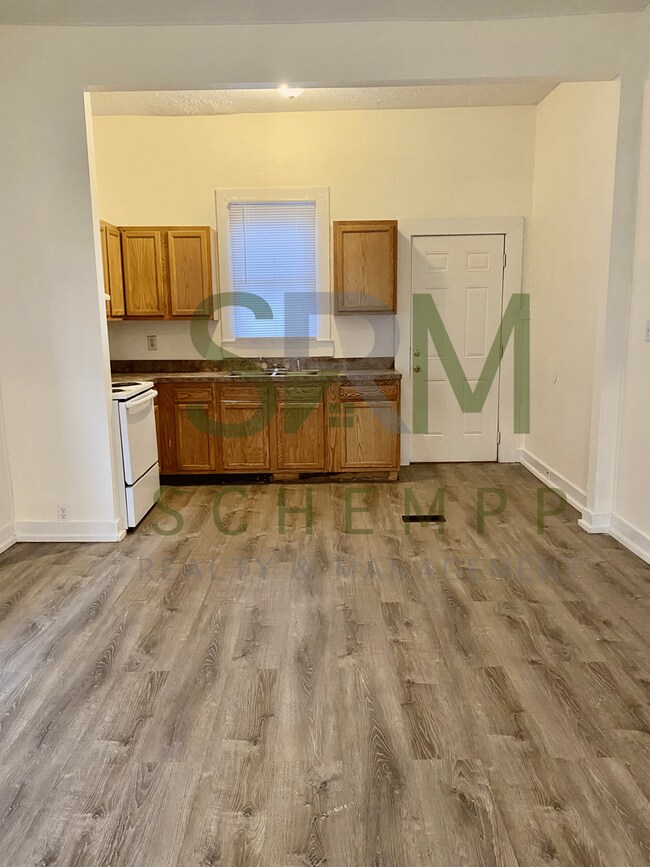 Building Photo - Updated Three Bedroom in West Louisville-Section 8 Accepted