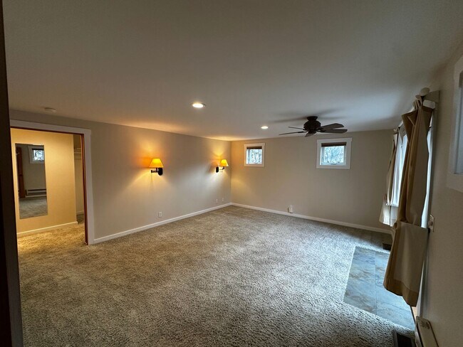 Building Photo - 4 Bed, 3 Bath Home in Hailey, Idaho with Beautiful Mountain Views