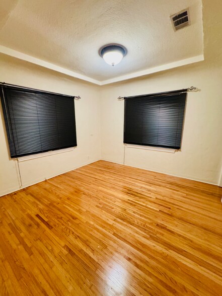 Building Photo - 2620 Graham Ave