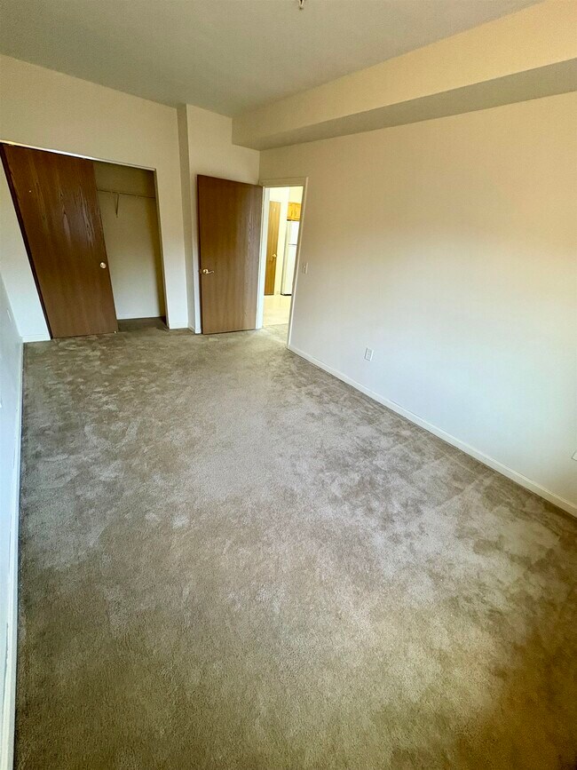 Building Photo - 18 Harbor Ave