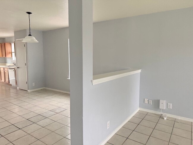 Building Photo - 10607 Shaenview