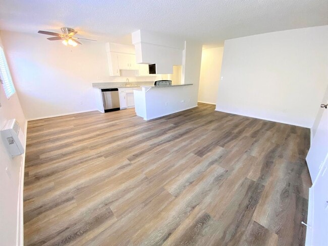Interior Photo - 817 S. St. Andrews Pl