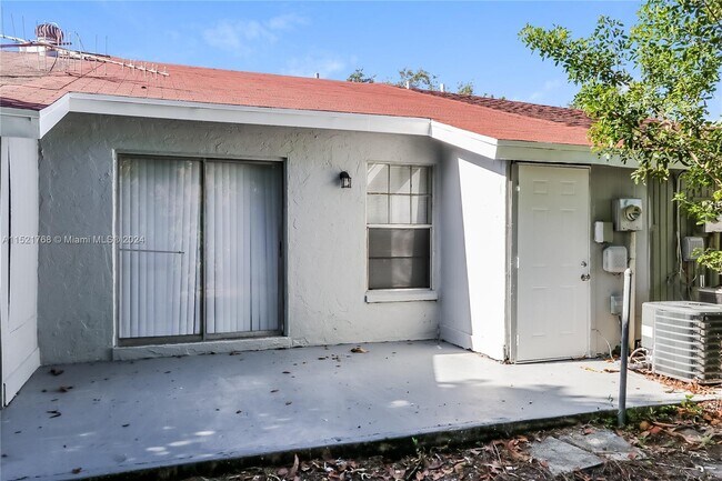 Building Photo - 5813 S 38th St