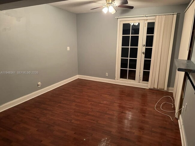 Building Photo - 812 SE 14th Ct