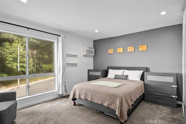 Building Photo - 1222 N Olive Dr