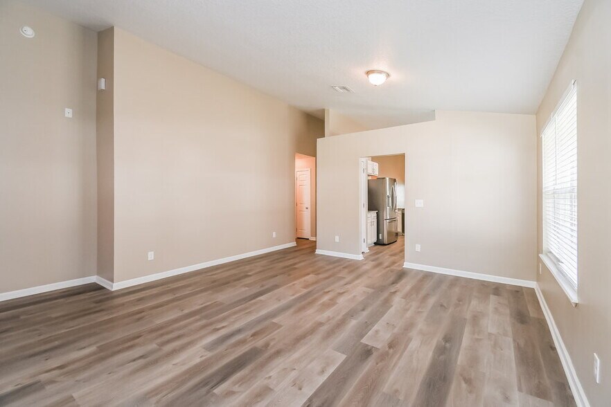 Building Photo - 6248 Ironside Dr N