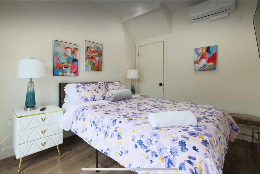 Building Photo - 2806 S Palm Grove Ave